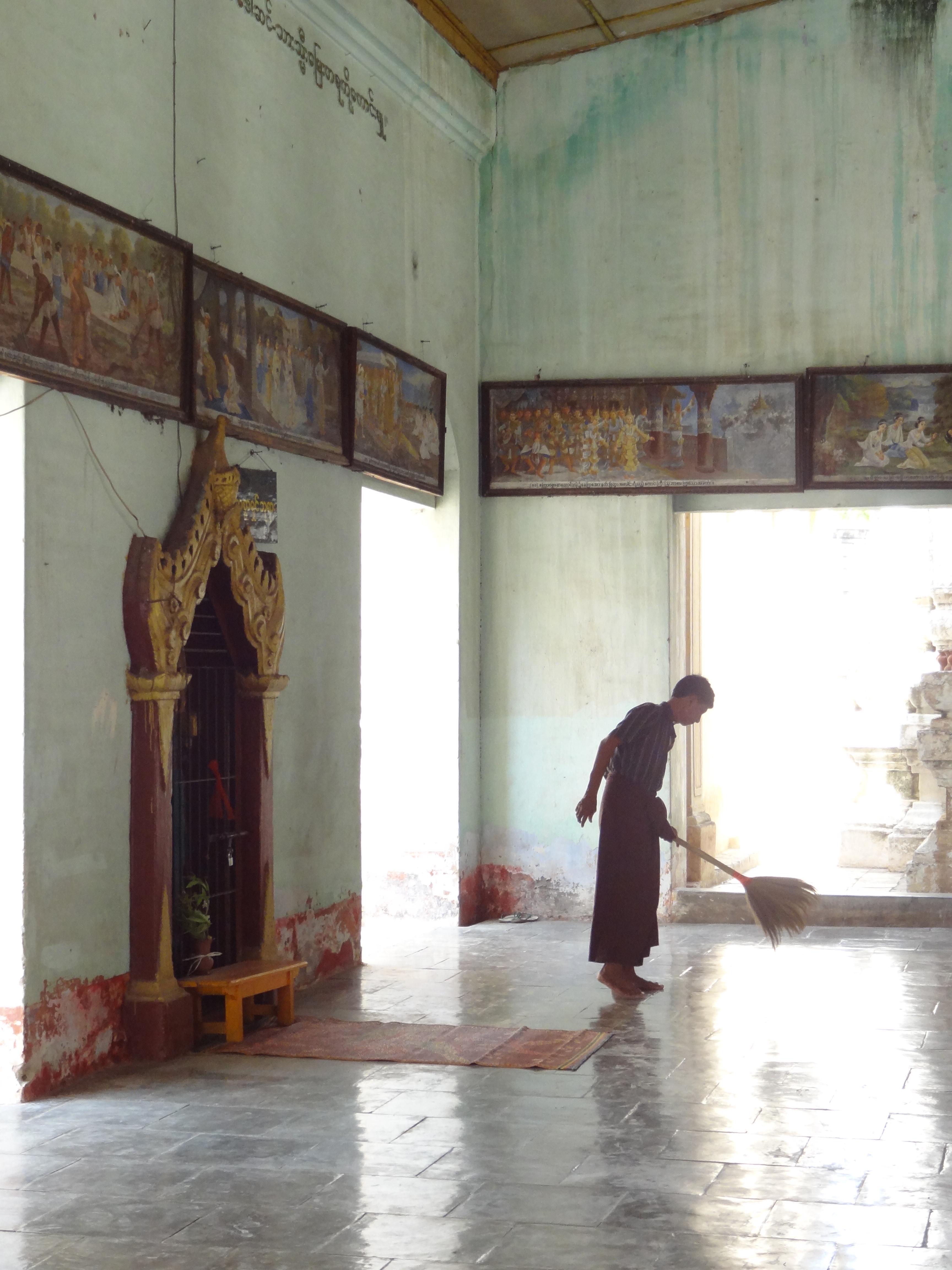 Myanmark Temple Interior